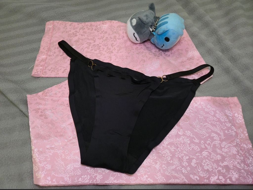 A1.金屬扣環冰絲內褲