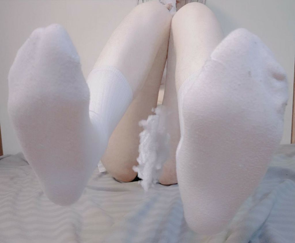 D8.【320$】彤彤白色中筒襪 (2)