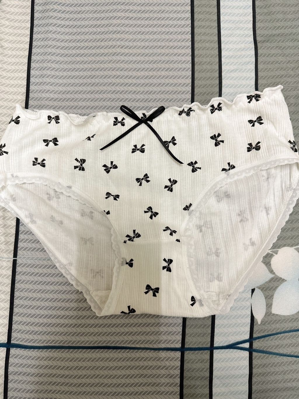 LINE_ALBUM_黑色小蝴蝶結_240919_4