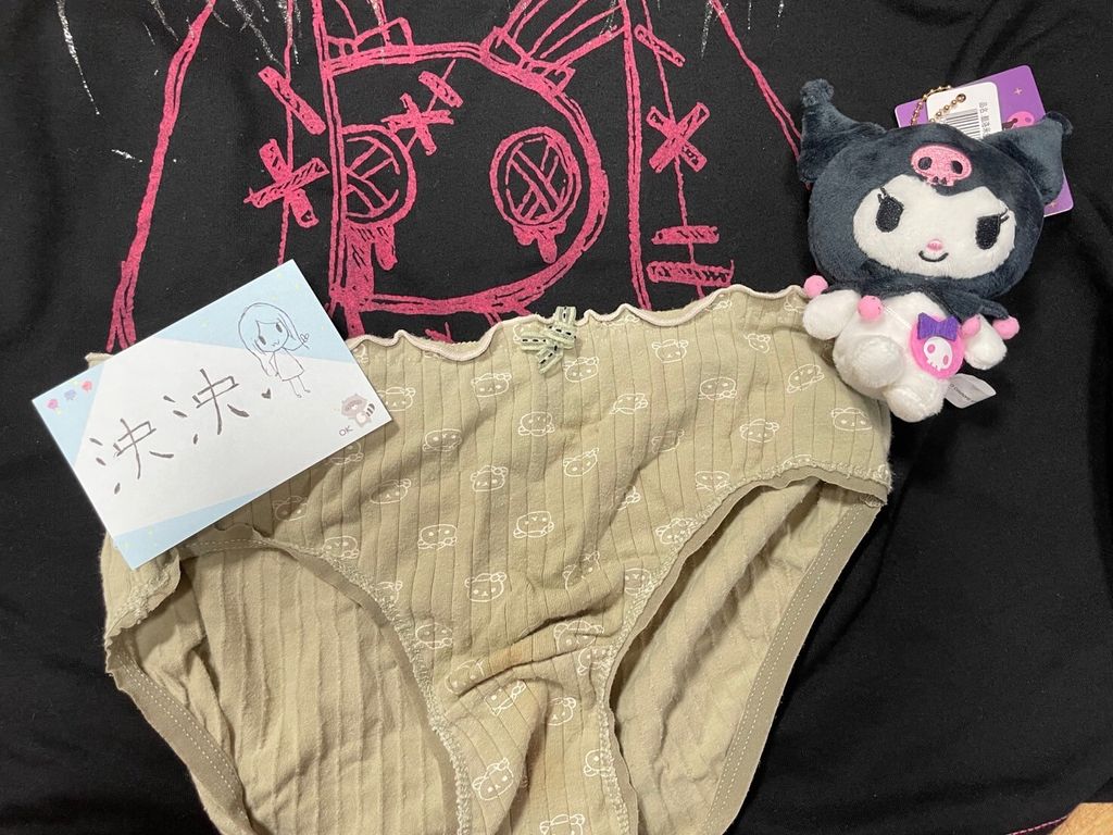 LINE_ALBUM_平常有穿著過的內褲_251027_3