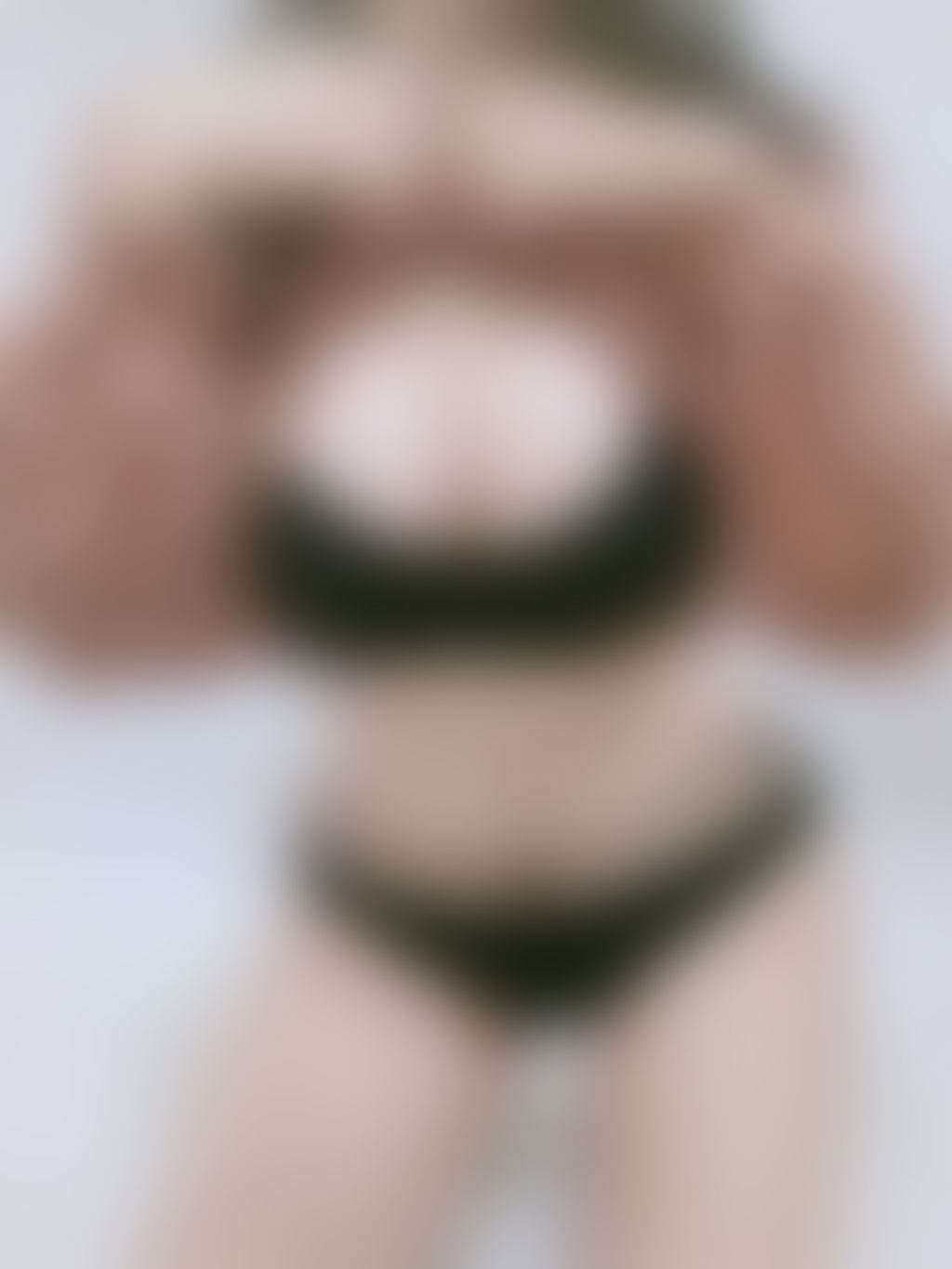 售C18.黑色繫繩套裝