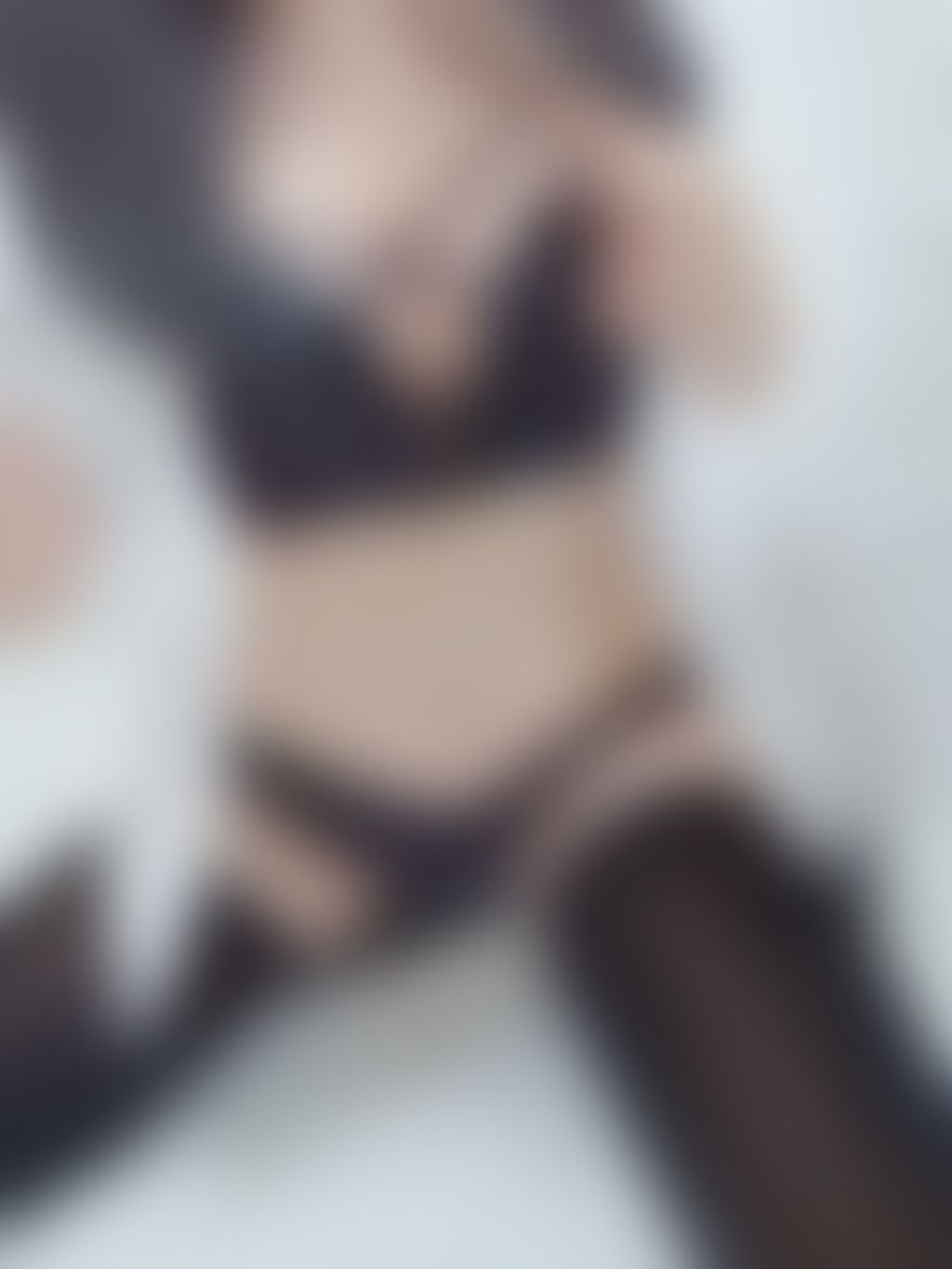 售C22.黑色交叉套裝