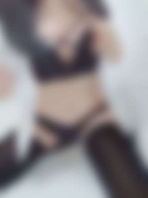 售C22.黑色交叉套裝