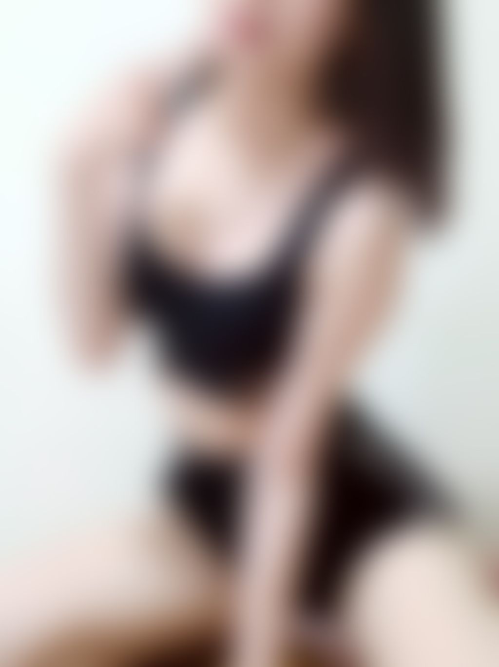 售B1.黑素面交叉運動內衣