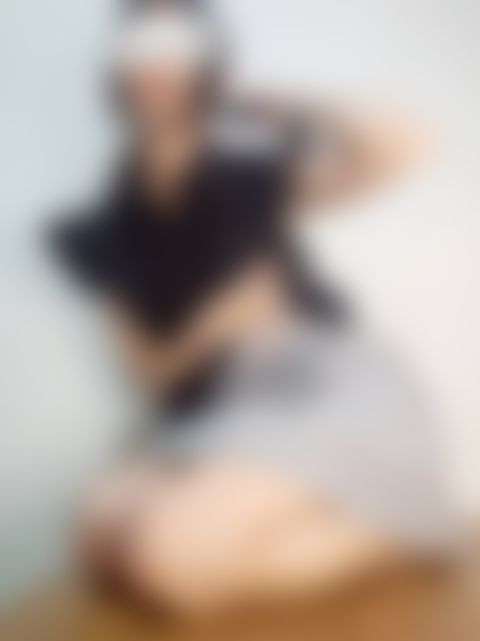 DA1.黑色荷葉邊襯衫