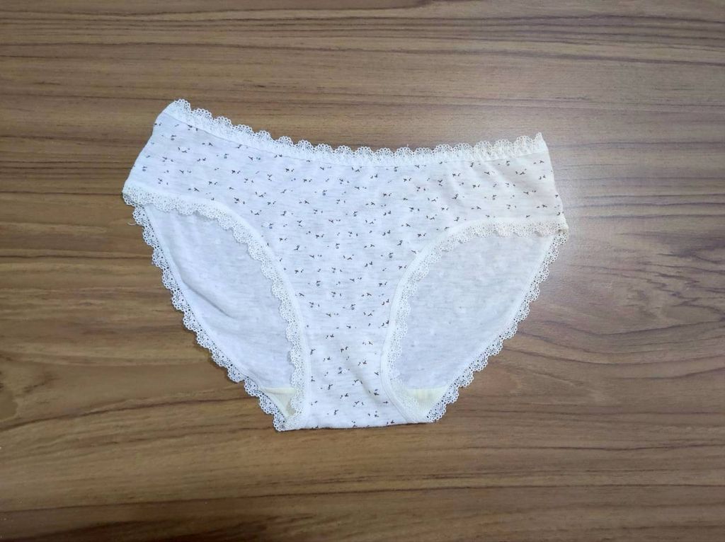 LINE_ALBUM_灰白小花_251109_1