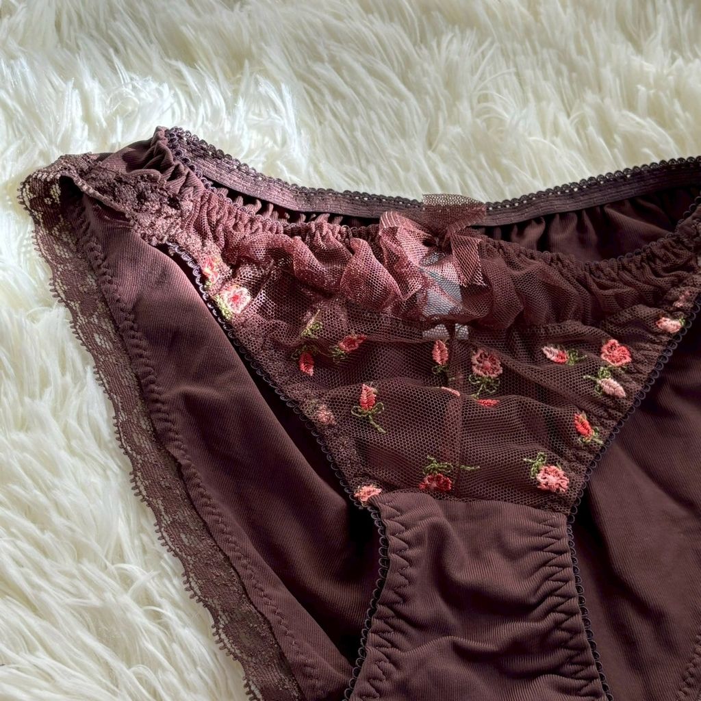 棗紅蕾絲玫瑰內褲