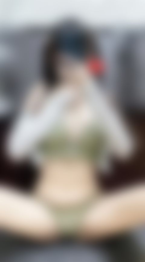 C1.綠色花花套裝