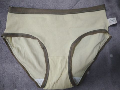 LINE_ALBUM_黃底咖邊素面_251208_1