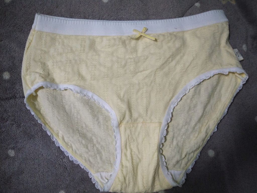 LINE_ALBUM_黃底蝴蝶結素面_251208_1