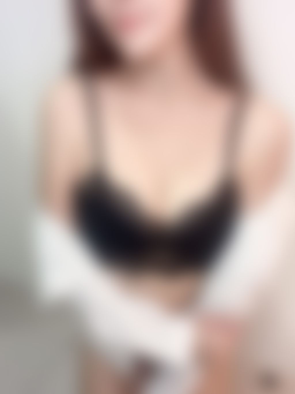 B9.黑色蕾絲挖洞內衣