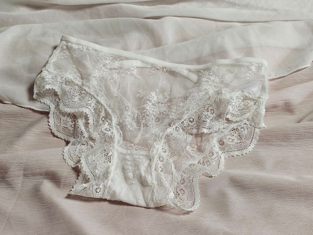 3-2_蕾絲_透膚_性感成熟_純白簍空