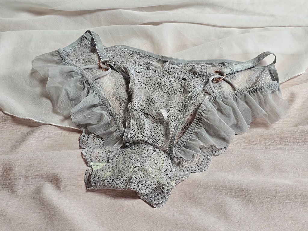 17-1_蕾絲_挖洞_透膚_性感成熟_淺灰