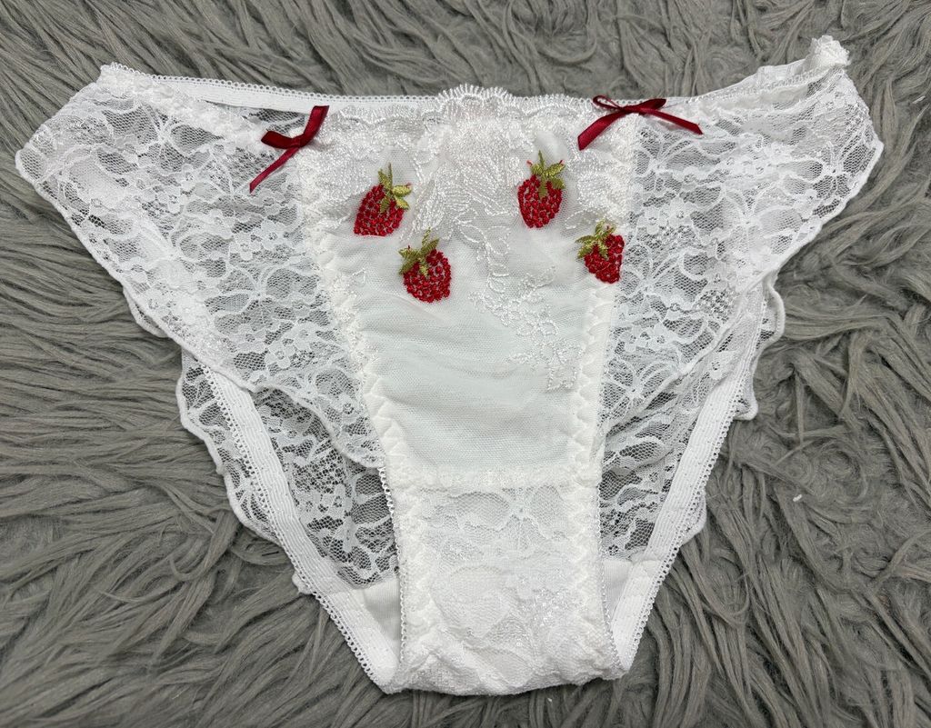 LINE_ALBUM_草莓蕾絲內褲 550_260203_2