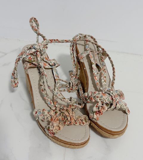 LINE_ALBUM_花花厚底綁帶涼鞋 600贈穿照4張_260217_1