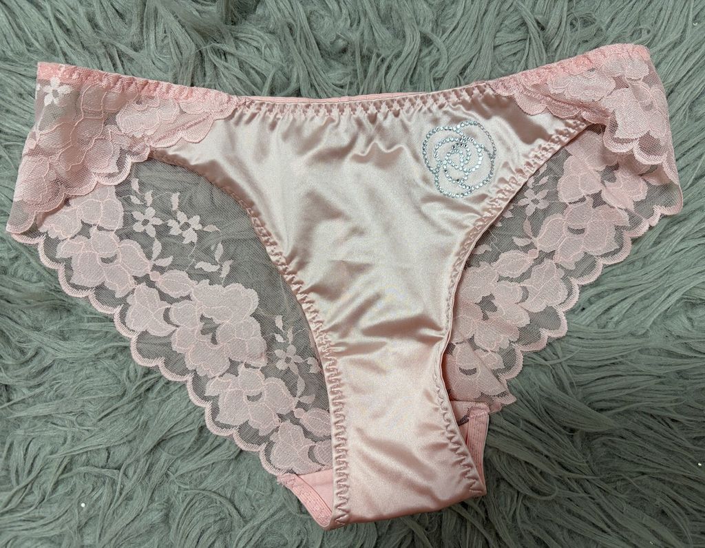 緞面粉內褲