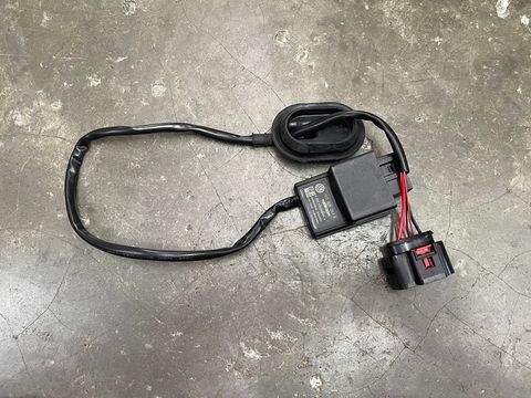 PASSAT FUEL PUMP RELAY (2)