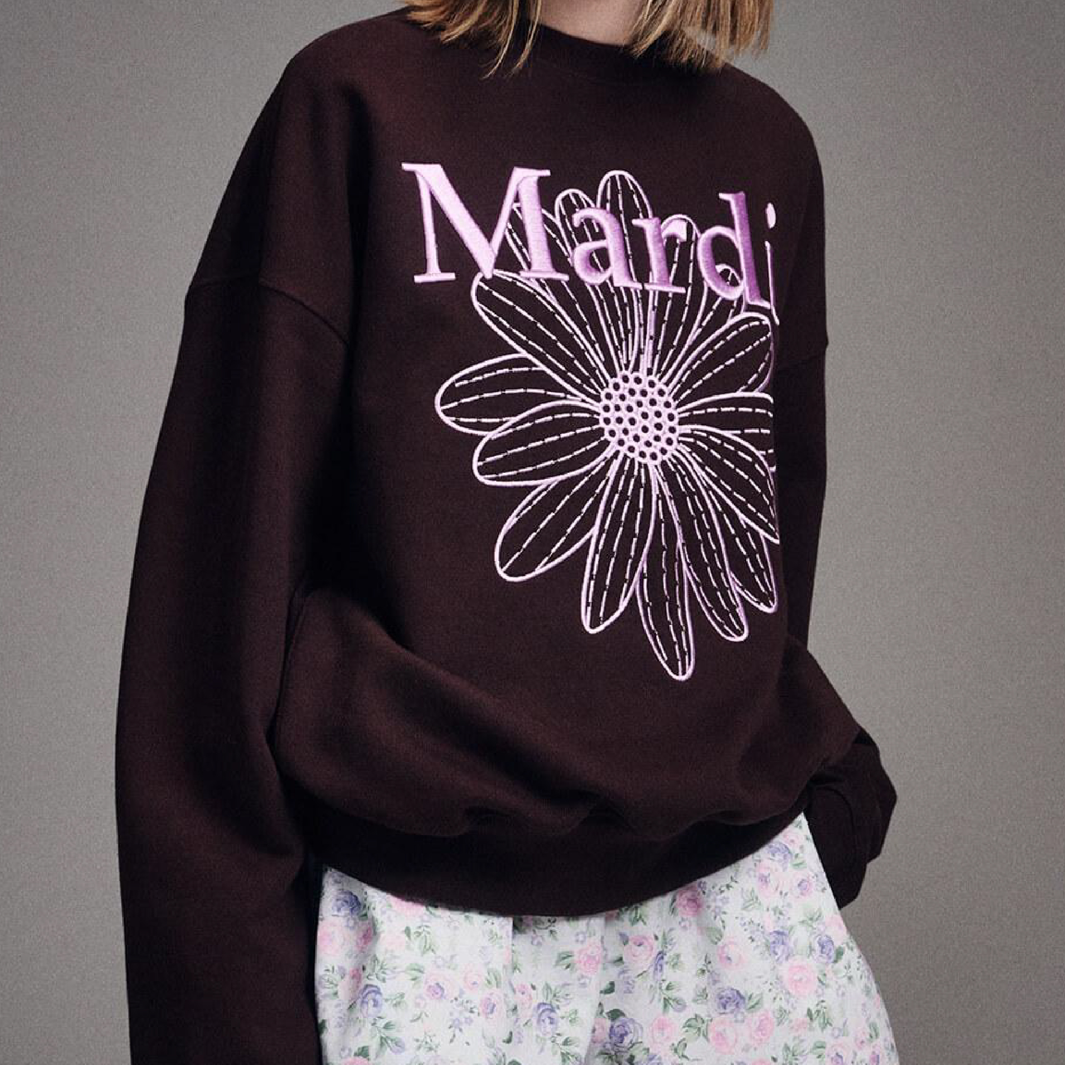 Mardi Mercredi Embroidered Flower Sweatshirt-06