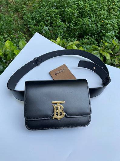 BURBERRY D-SHAPED BUCKLE GRAINY LEATHER BELT