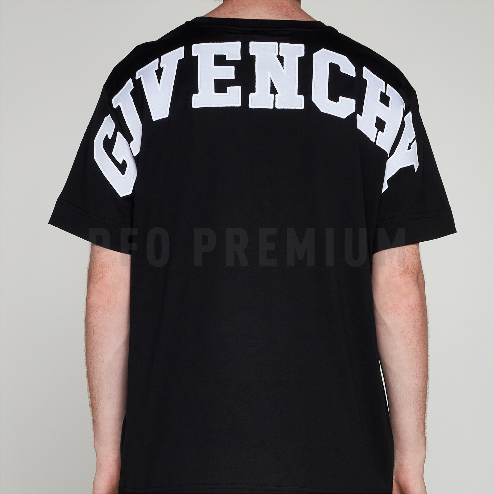 17.11.23 Givenchy Tee-09