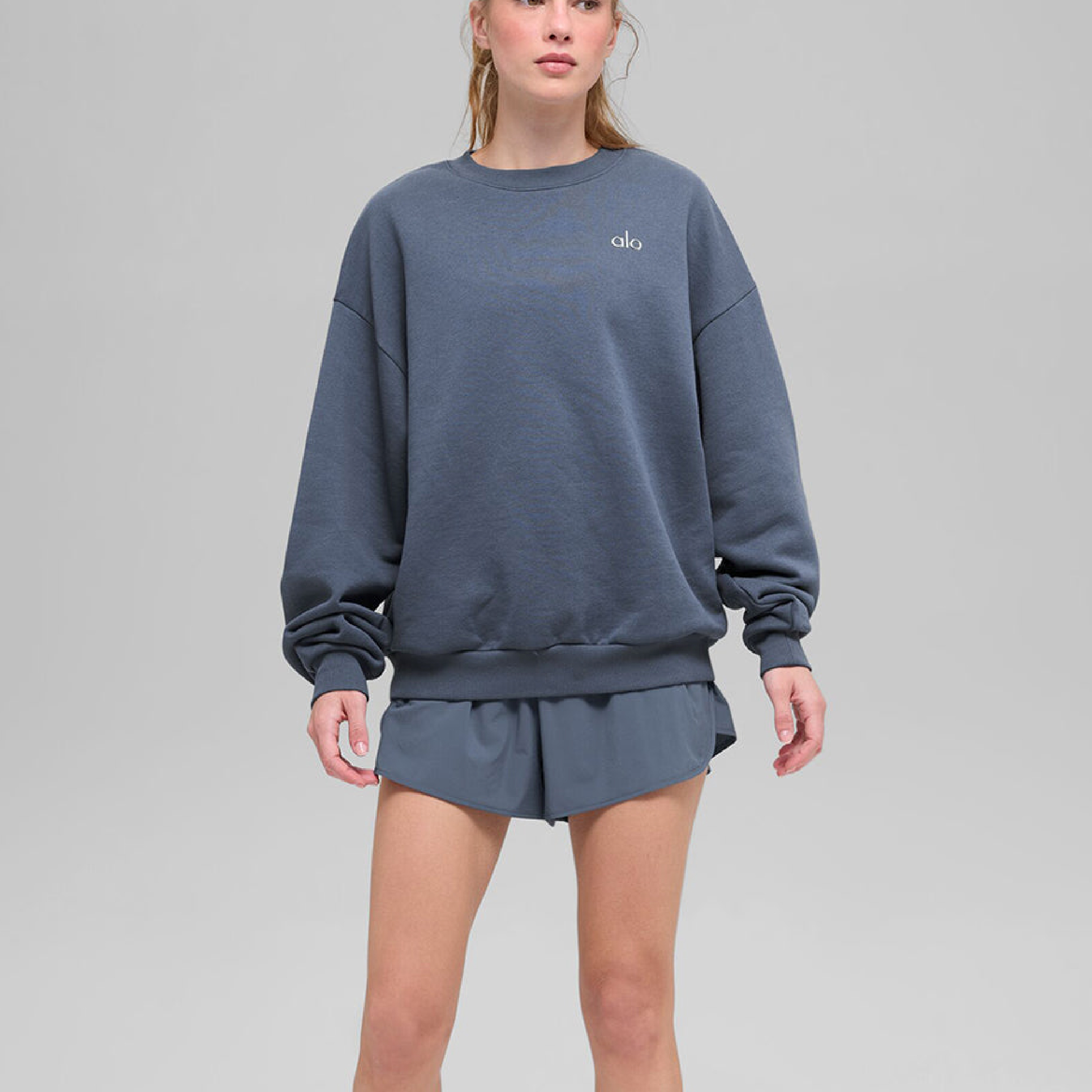 Alo Accolade Crewneck Sweatshirt-11
