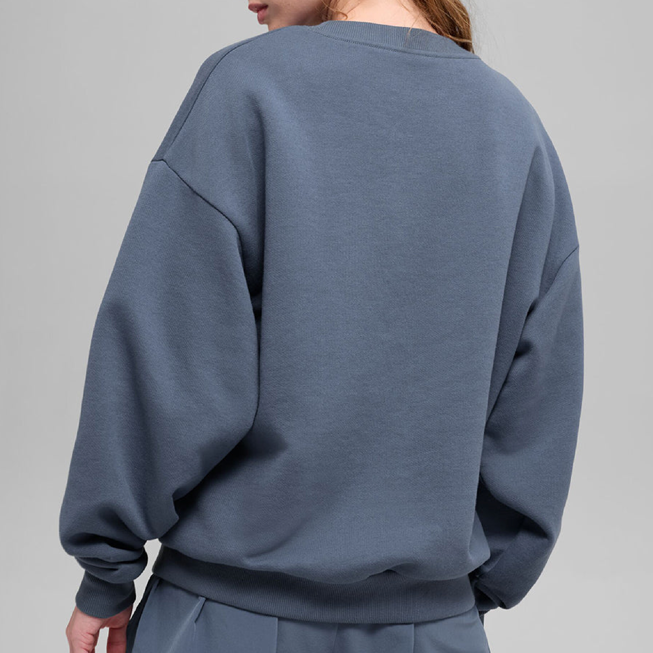 Alo Accolade Crewneck Sweatshirt-10