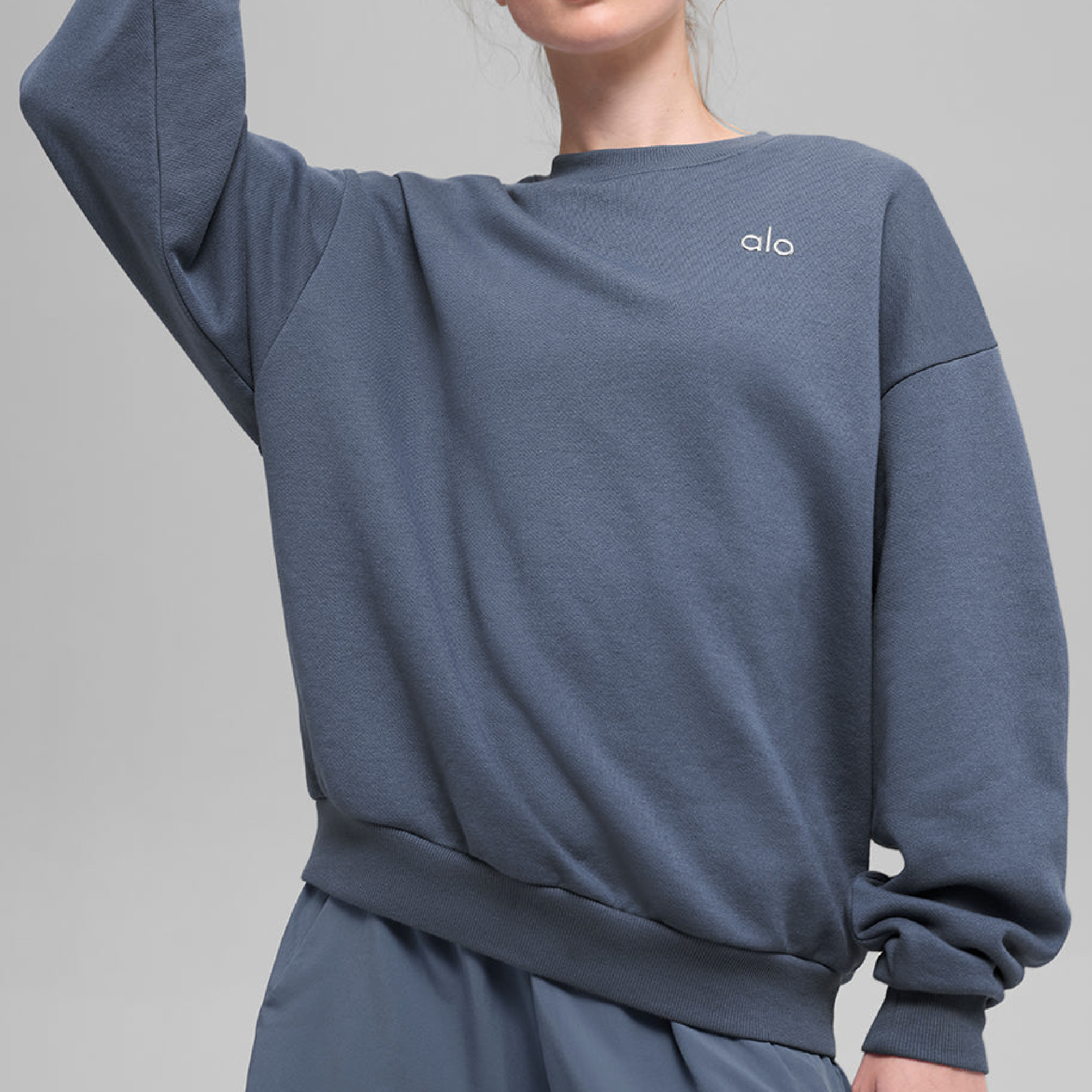 Alo Accolade Crewneck Sweatshirt-09