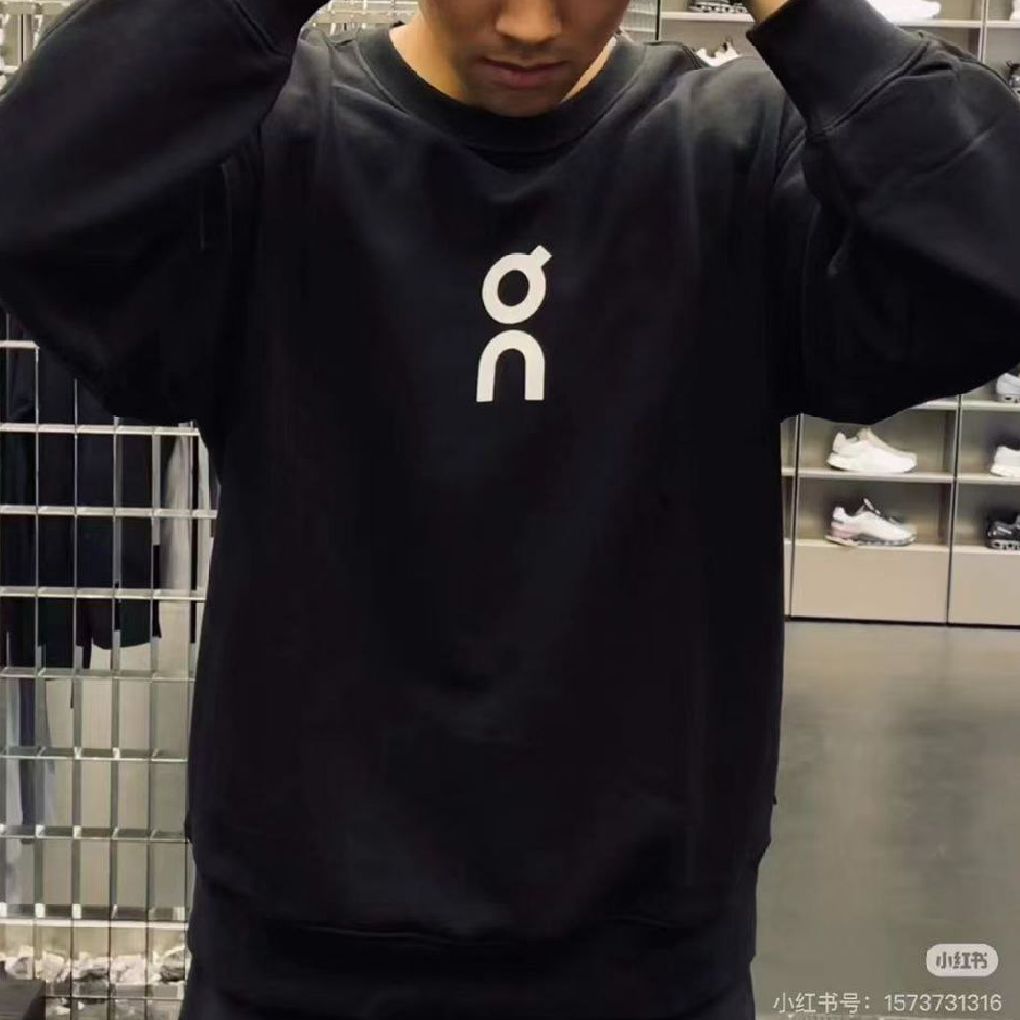 OnCloud FW24 Crewneck Sweatshirt-06