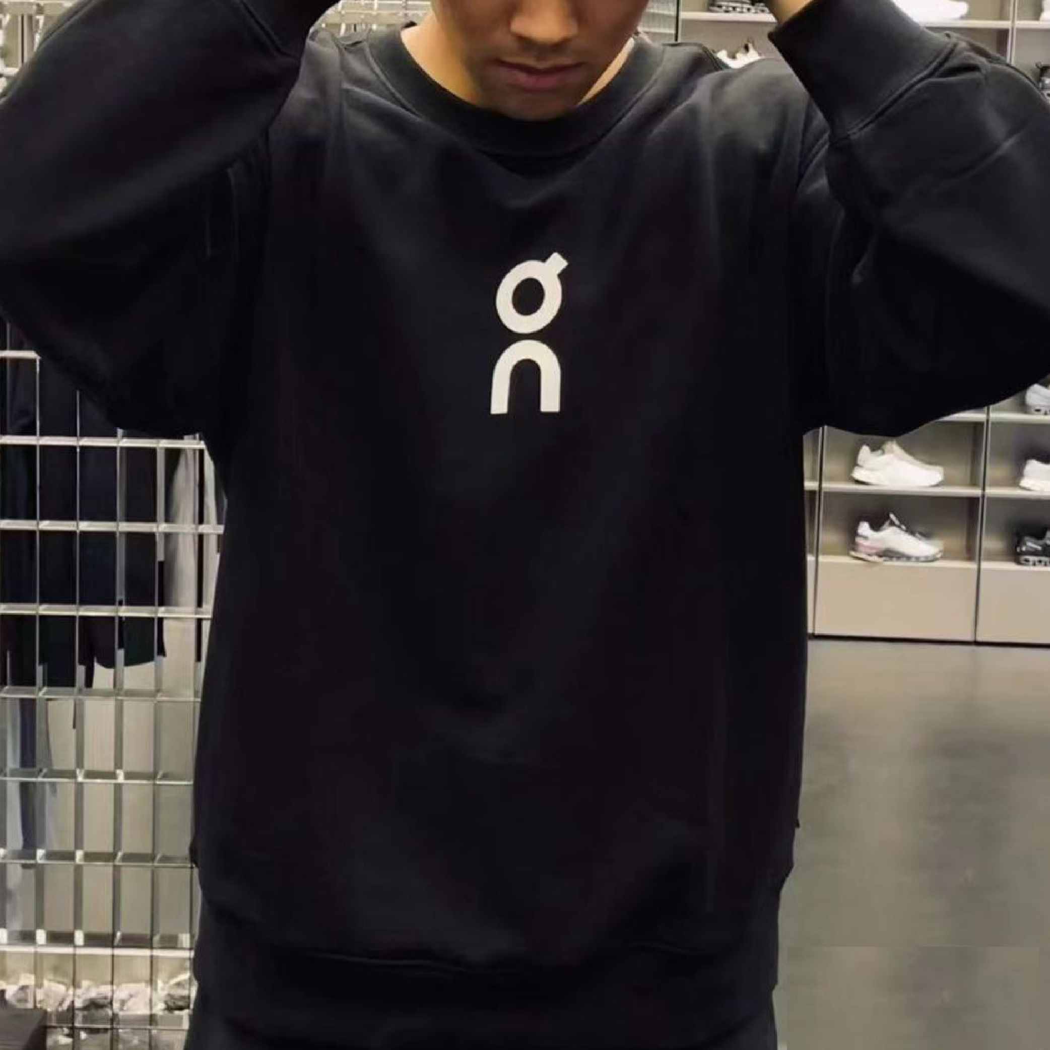 OnCloud FW24 Crewneck Sweatshirt-06