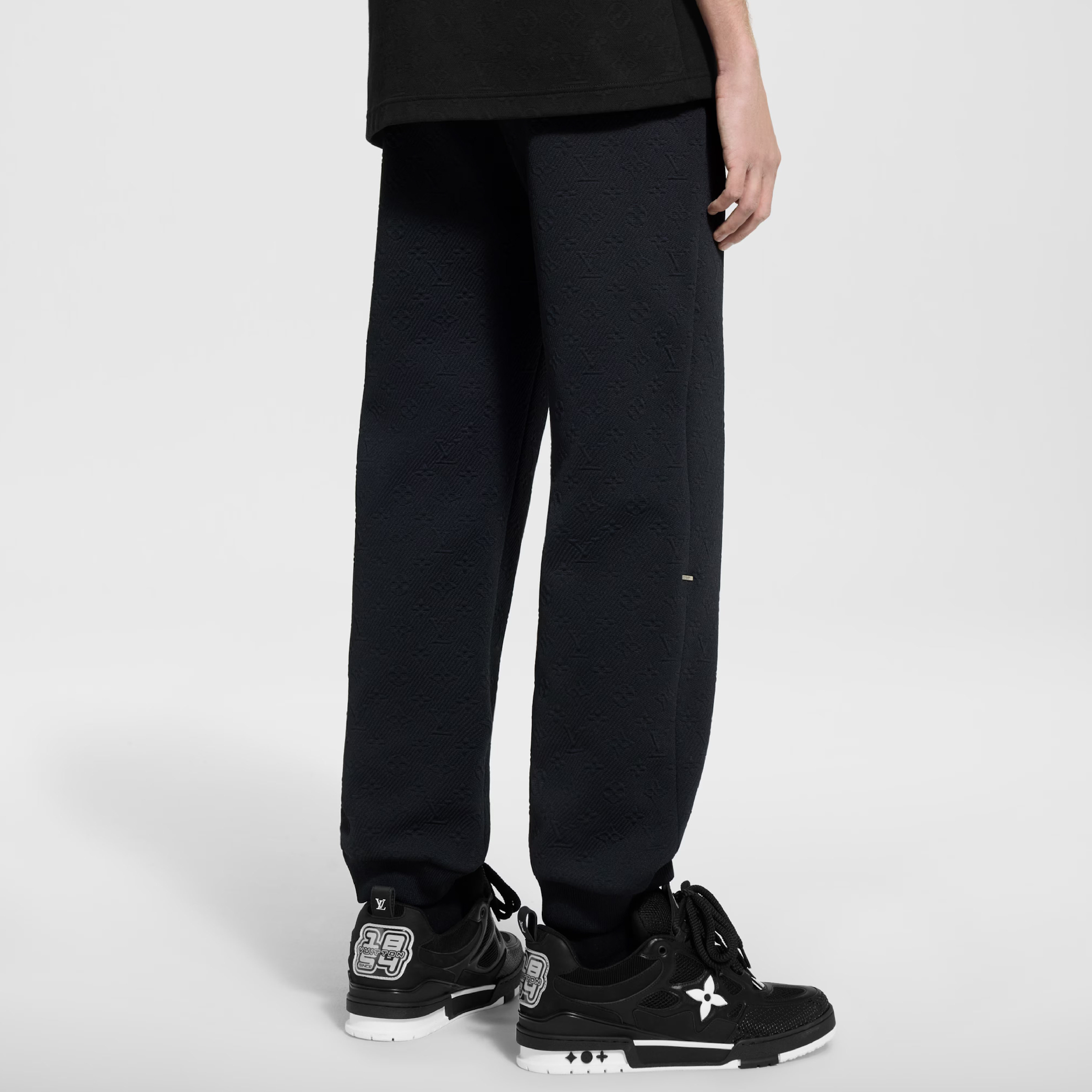 louis-vuitton-monogram-track-pants--HJY46WXHM900_PM1_Ambiance view-03