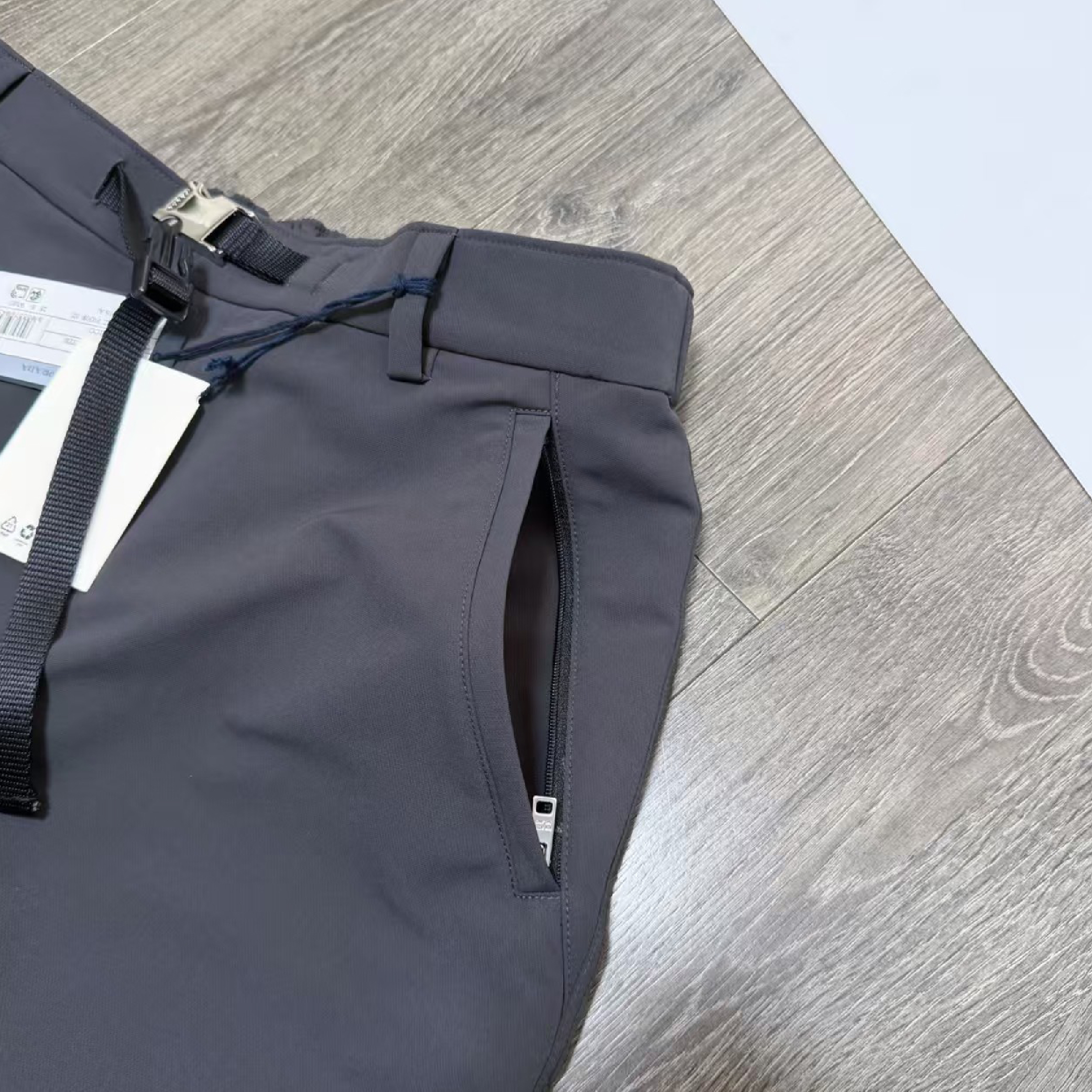 Prada nylon technical long pants-07