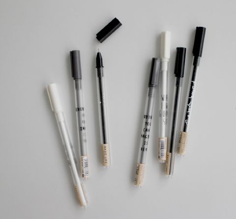 Pen of Black White Grey-02.jpg