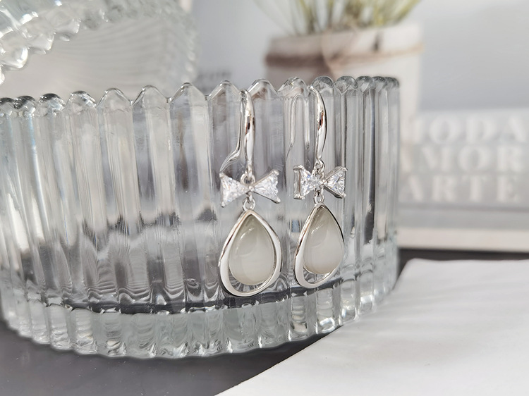 EH804046M蝴蝶结水滴猫眼耳环