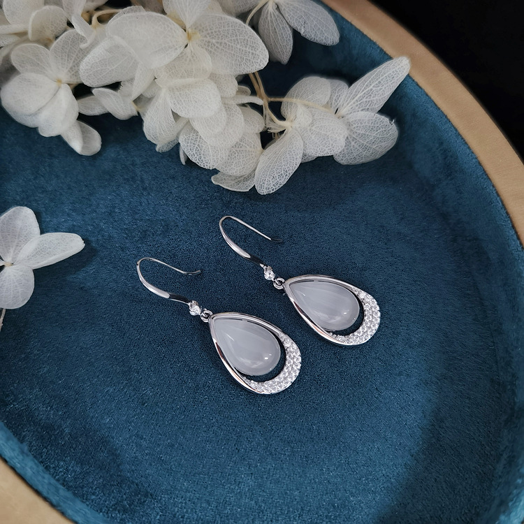 EH804039M镶石水滴猫眼耳环