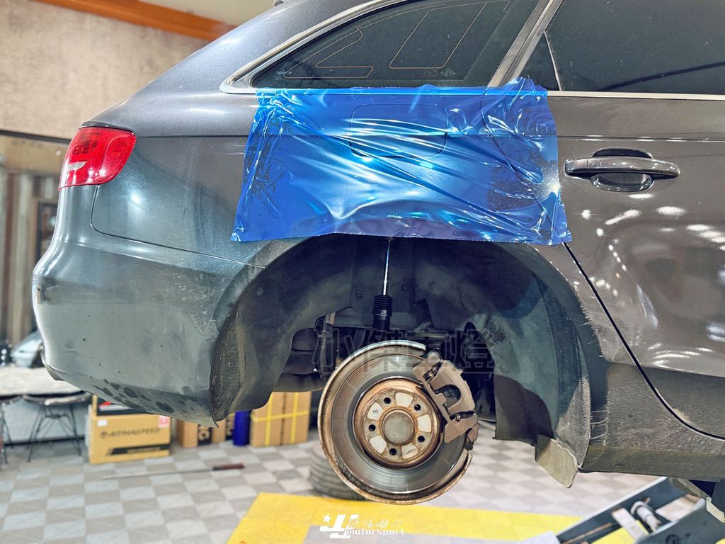 LINE_ALBUM_202639_260310_32