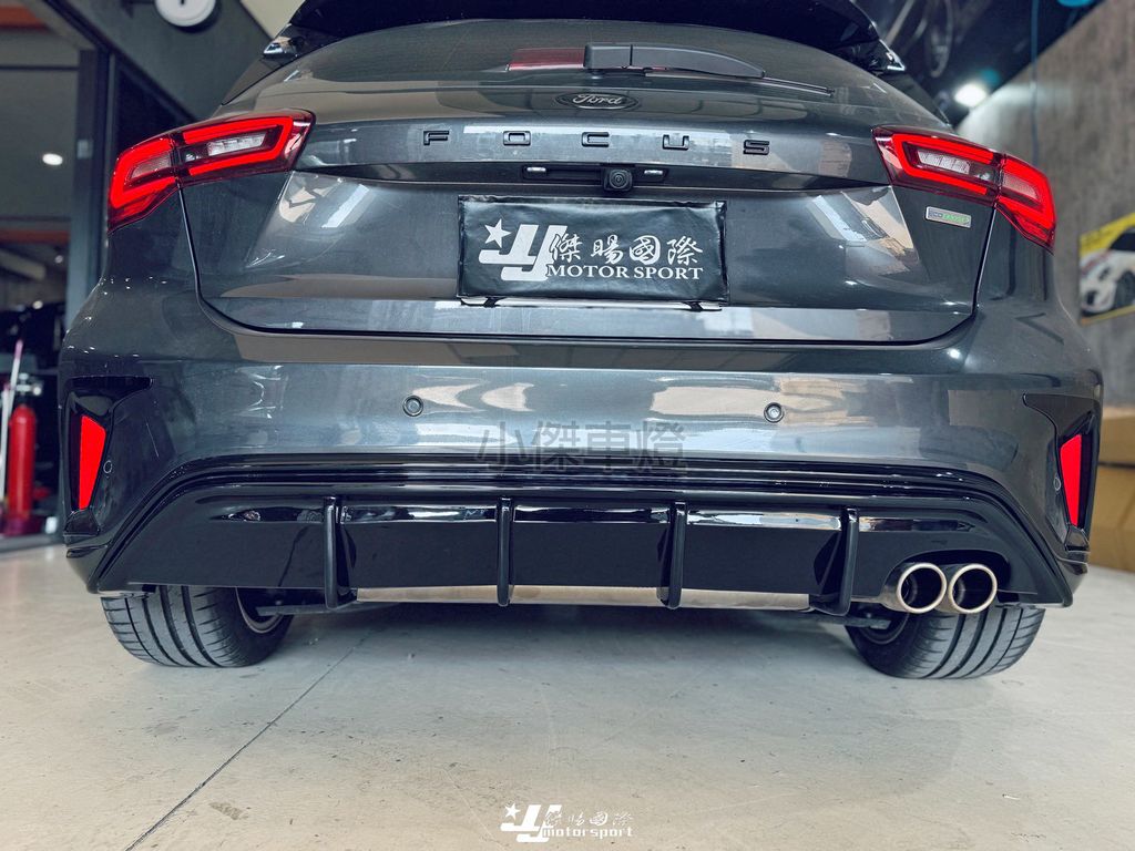 LINE_ALBUM_202639_260318_33