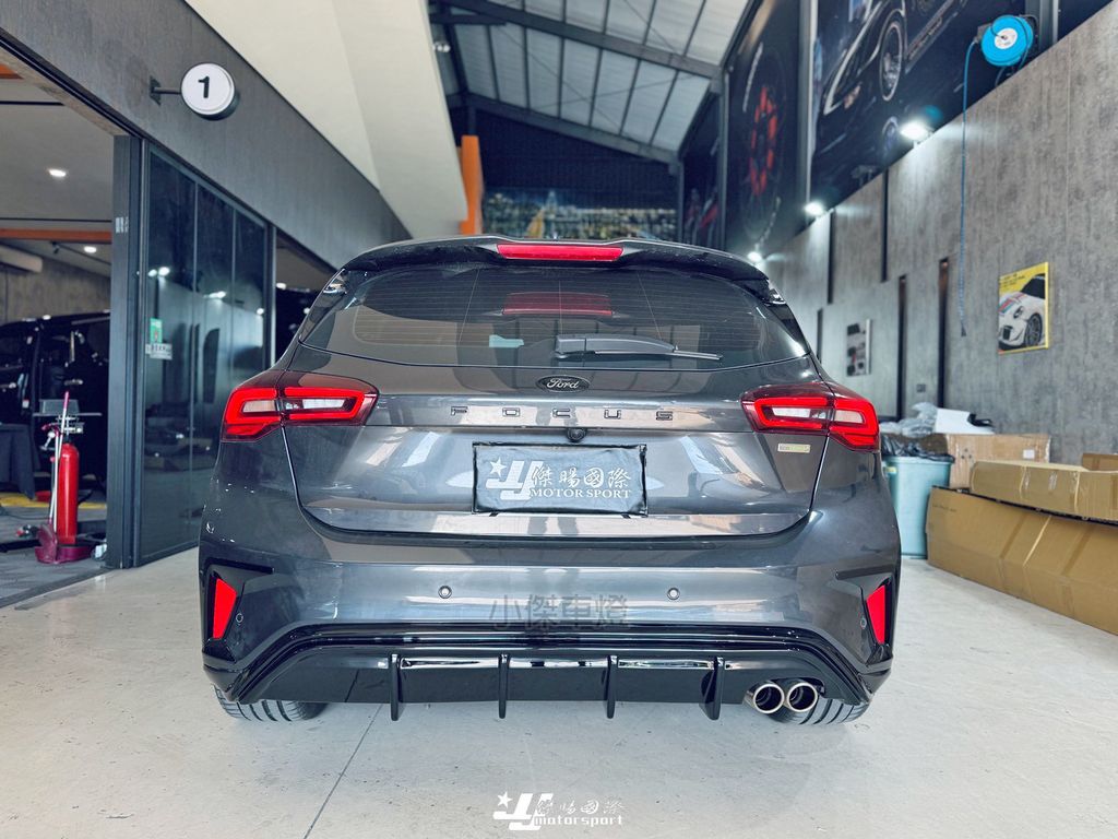 LINE_ALBUM_202639_260318_39