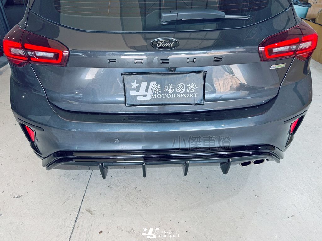 LINE_ALBUM_202639_260318_37