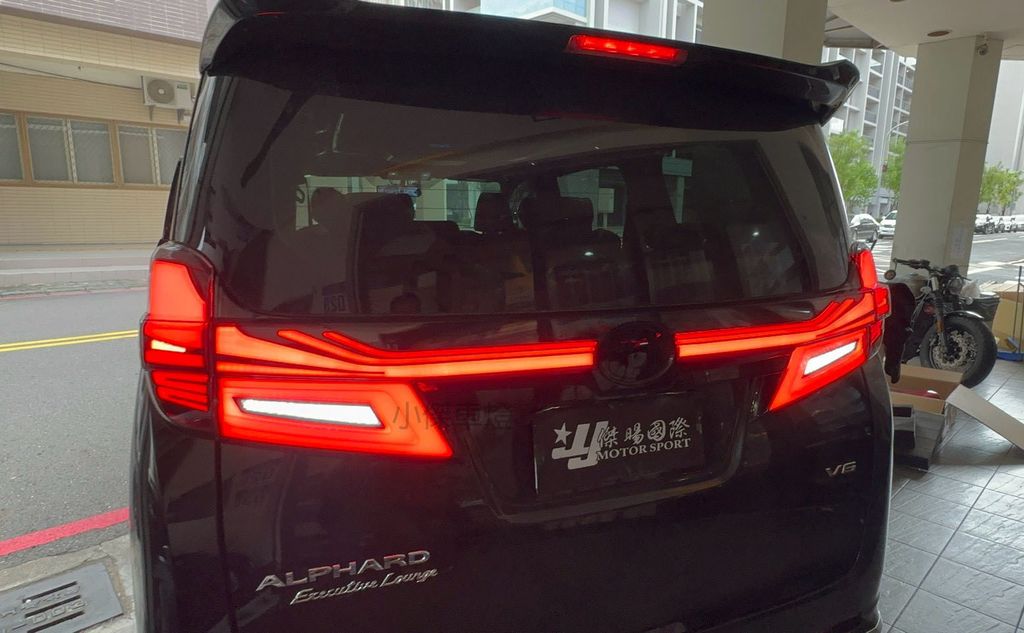 ALPHARD 尾燈-4