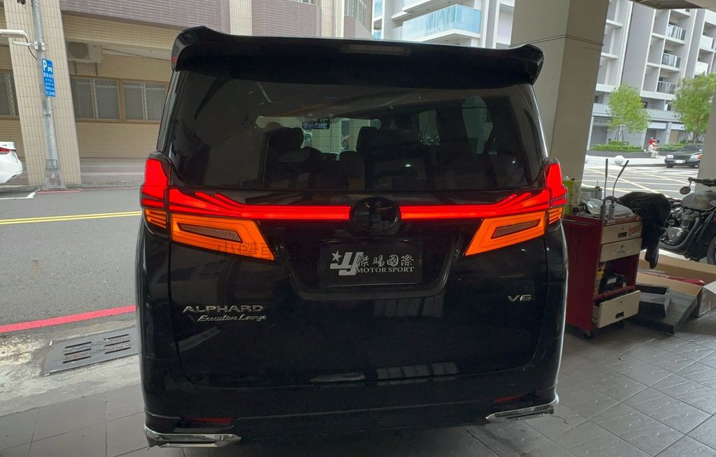 ALPHARD 尾燈-2