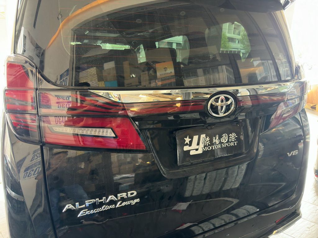 ALPHARD 尾燈-1