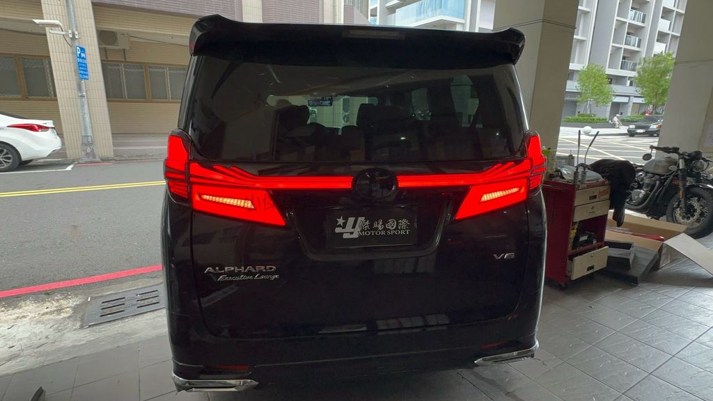 ALPHARD 尾燈-3
