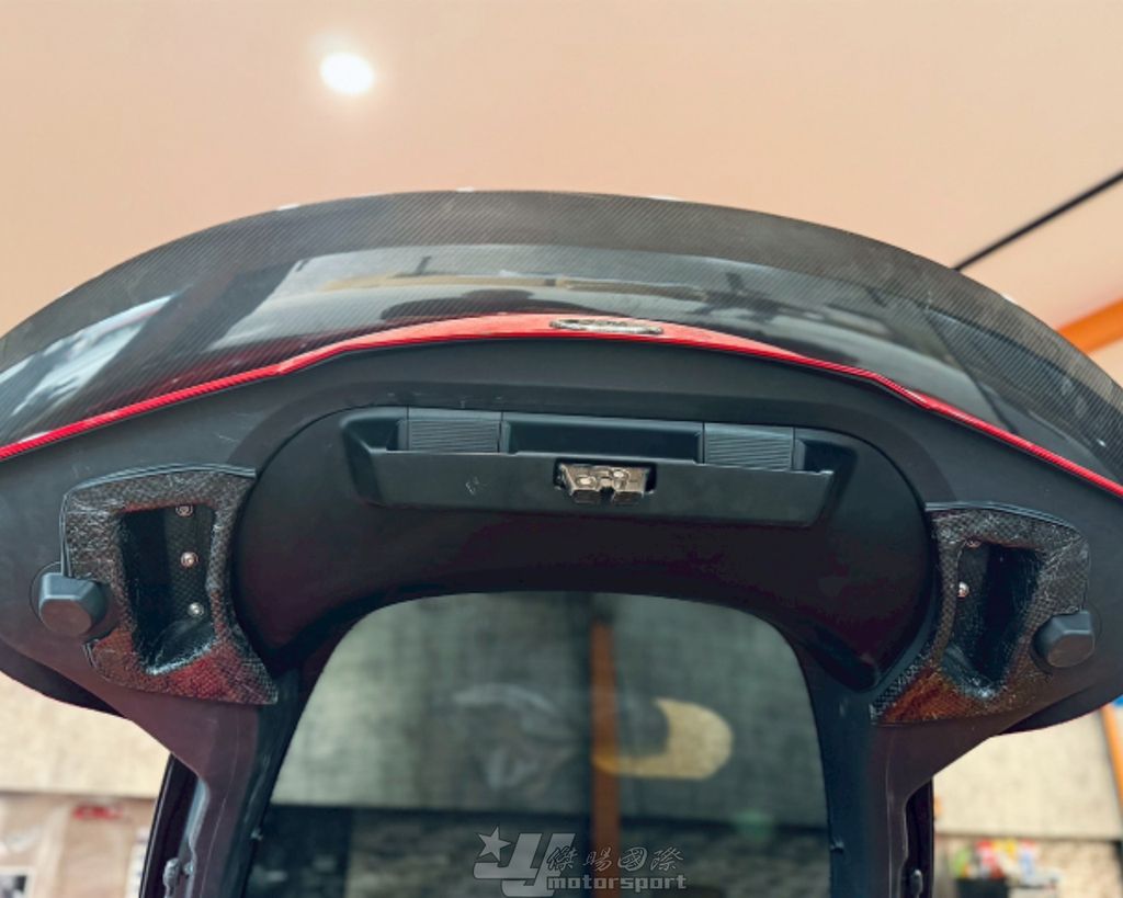 SUPRA A90 乾碳纖維 天鵝頸 尾翼-2