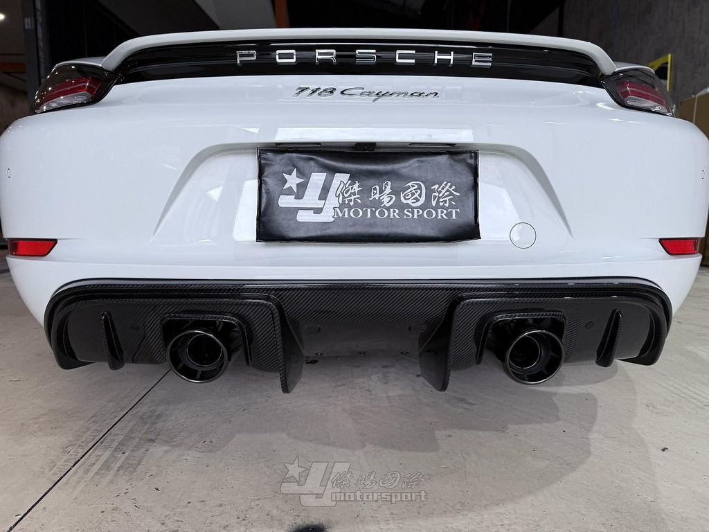 PORSCHE 718 CAYMAN 718 BOXSTER 碳纖維 乾碳 GT4樣式 含尾管 後下巴-3