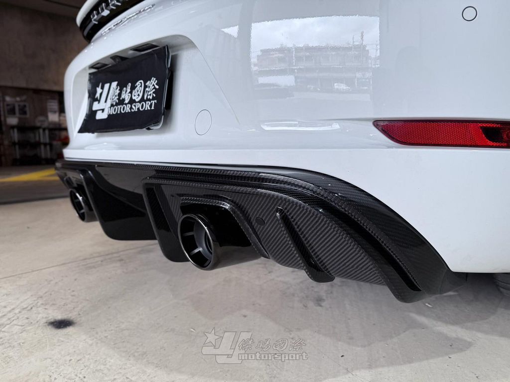 PORSCHE 718 CAYMAN 718 BOXSTER 碳纖維 乾碳 GT4樣式 含尾管 後下巴-6