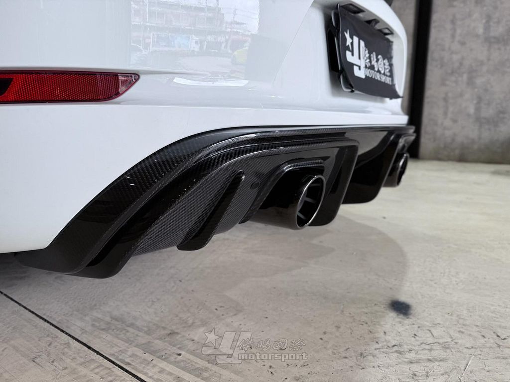 PORSCHE 718 CAYMAN 718 BOXSTER 碳纖維 乾碳 GT4樣式 含尾管 後下巴-4