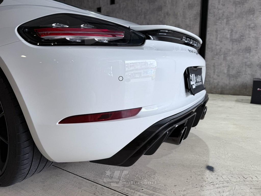PORSCHE 718 CAYMAN 718 BOXSTER 碳纖維 乾碳 GT4樣式 含尾管 後下巴-5