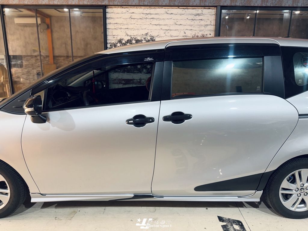 LINE_ALBUM_20251024_251111_2