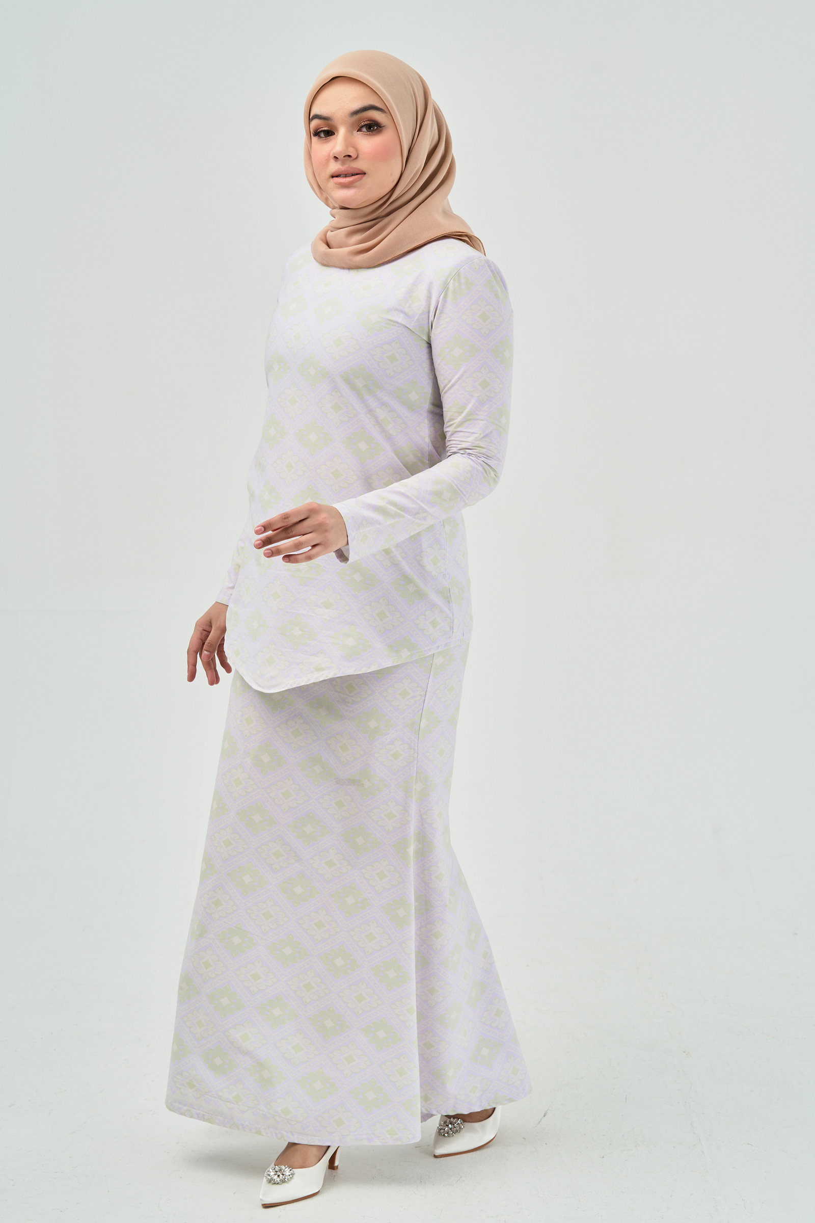 Louvre Kurung LV-8 – Karabum