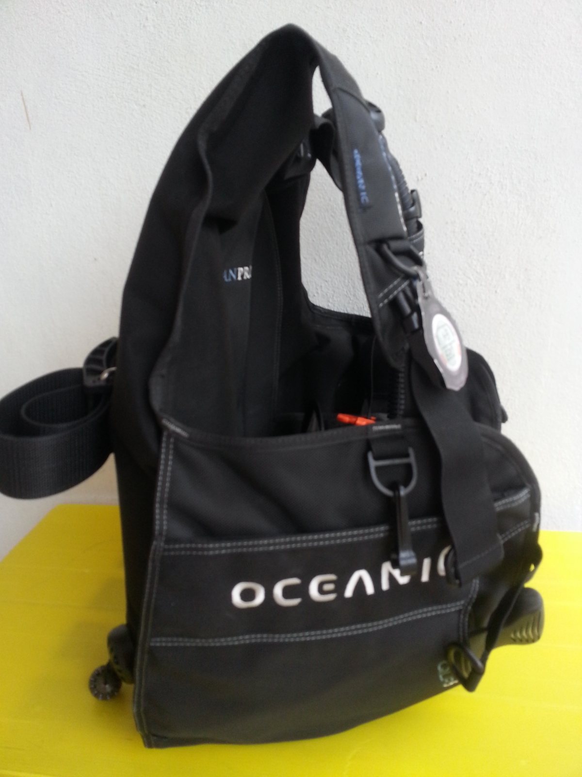 Oceanic Ocean Pro 1000D QLR3 BCD Coral Dive Store Store for scuba